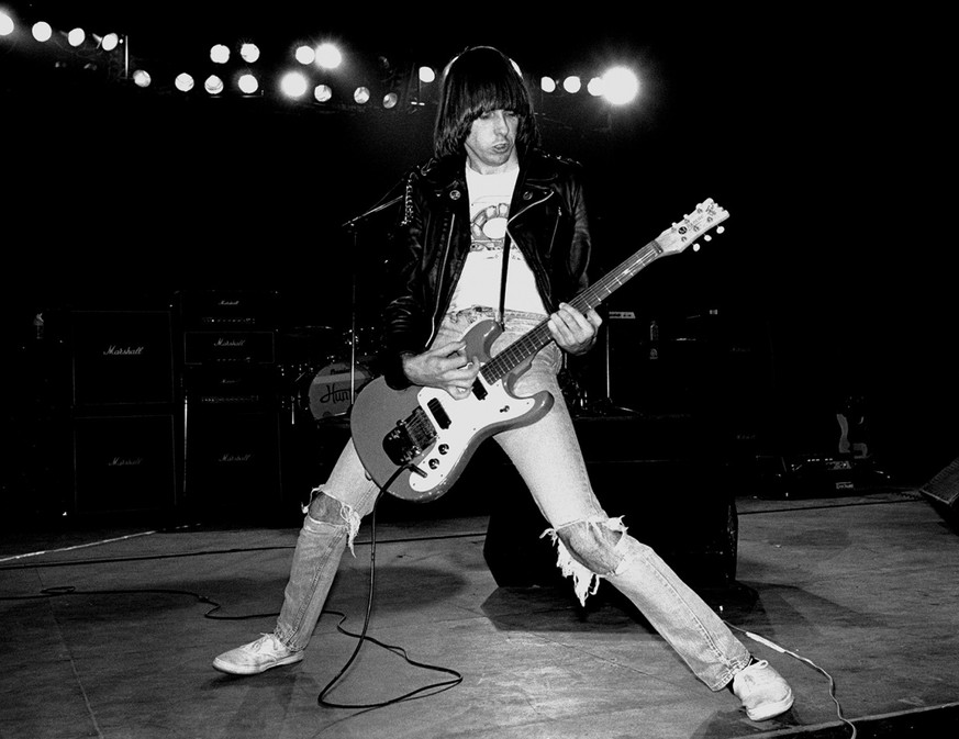 johnny ramone http://123rock.online.fr/123rock_music_musique_band_groupes_ramones.html gitarre punk rock