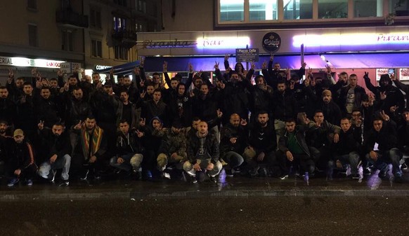 Rund 50 Anhänger der Gruppe Sondame protestierten am Samstagabend in der Langstrasse in Zürich.