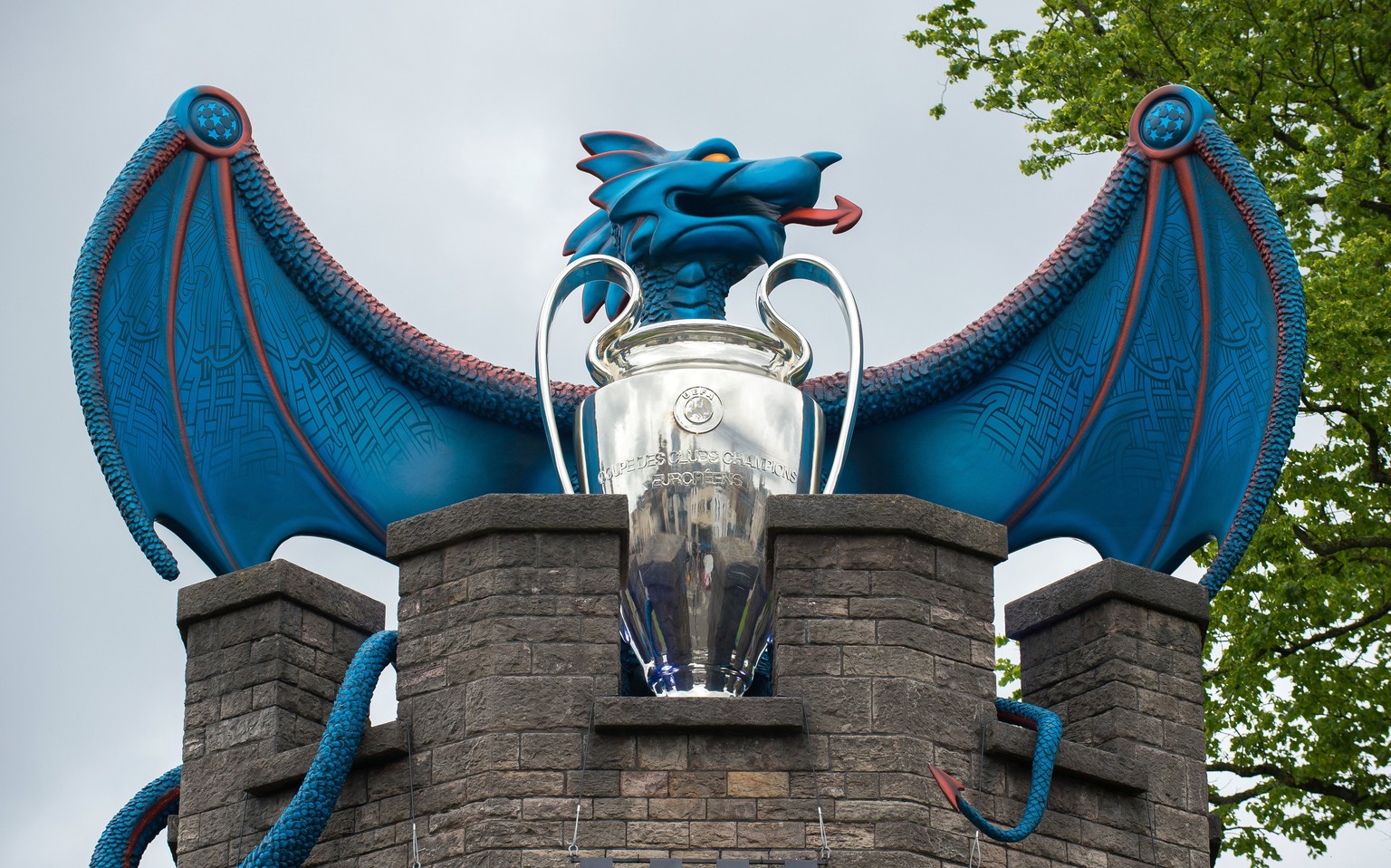 epa06006010 A sculpture of a blue dragon sits with a giant replica of the UEFA Champions League trophy on top of Cardiff Castle, in Cardiff, Wales, Britain, 02 June 2017. Juventus Turin face Real Madr ...