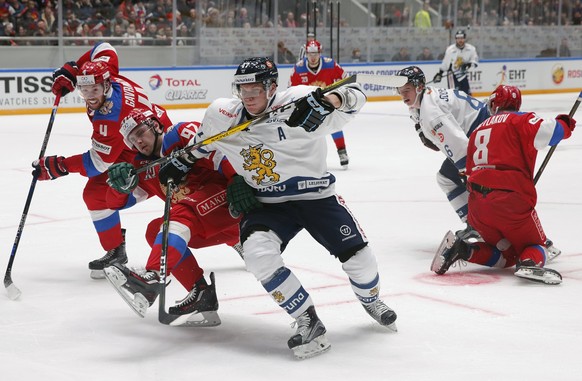 epa05780950 Antti Erkinjuntti (C) of Finland in action against Maxim Karpov (2L) and Vladislav Gavrikov (L) of Russia during the Euro Hockey Tour match between Russia and Finland at the Yubileiny Pala ...