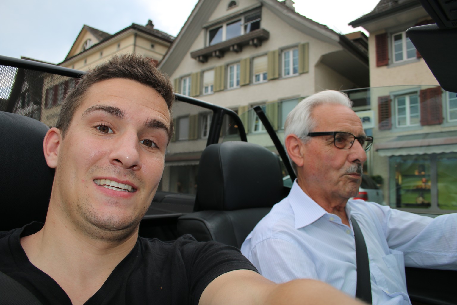 Mit Rentner Hans im Cabrio – am ersten Tag meiner Weltreise.