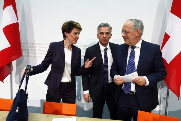 Simonetta Sommaruga, Didier Burkhalter und Johann Schneider-Ammann müssen die Initiative umsetzen.