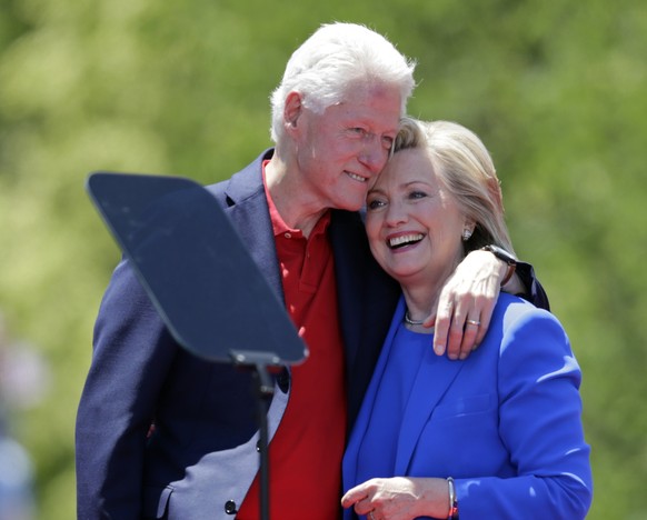 Das Ehepaar Clinton machte am Freitag Einkommensdaten für die Jahre 2007 bis 2014 publik.
