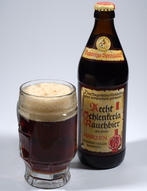 https://commons.wikimedia.org/wiki/File:Aecht_Schlenkerla_Rauchbier_M%C3%A4rzen_Flasche_und_Glas.jpg 
Rauchbier Märzen Aecht Schlenkerla Rauchbier Märzen frühstück zmorge bier starkbier trinken alkoho ...