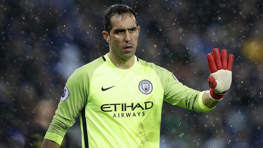 Football Soccer Britain - Leicester City v Manchester City - Premier League - King Power Stadium - 10/12/16 Manchester City&#039;s Claudio Bravo during the match Action Images via Reuters / Carl Recin ...