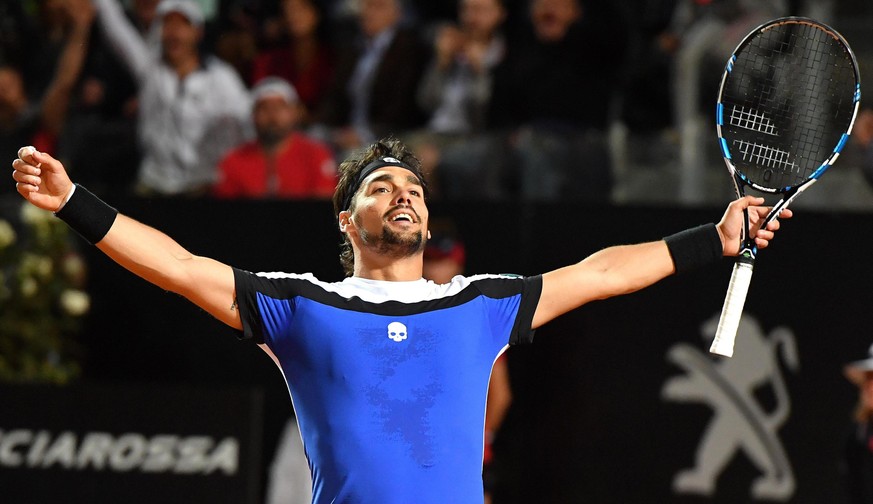 epa05968588 Italy&#039;s Fabio Fognini celebrates after winning the match against Britain&#039;s Andy Murray in the Italian Open tennis tournament at the Foro Italico in Rome, Italy, 16 May 2017. Fogn ...