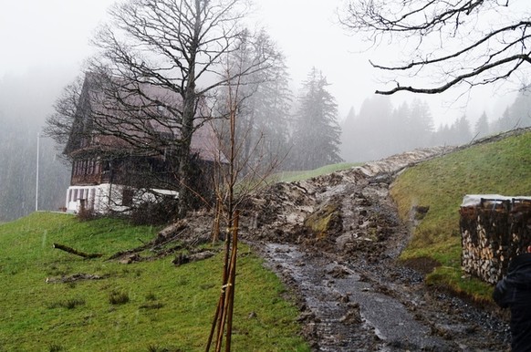 Ein Ferien- und ein Bauernhaus sind von Murgängen bedroht.