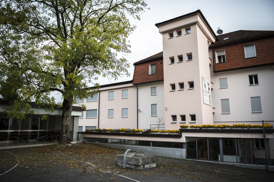 Das Institut Sonnenberg ob Vilters SG hat seine guten Zeiten hinter sich: Seit 2011 steht das ehemalige Internat leer.