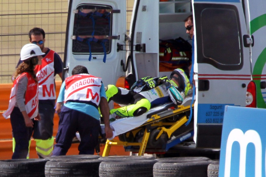 Nach seinem Sturz wird Aegerter sofort ins Streckenspital gebracht.