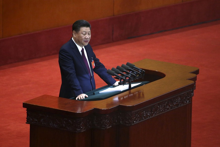 epaselect epa06272302 Chinese President and General Secretary of the Communist Party of China Xi Jinping delivers a speech during the opening ceremony of the 19th National Congress of the Communist Pa ...