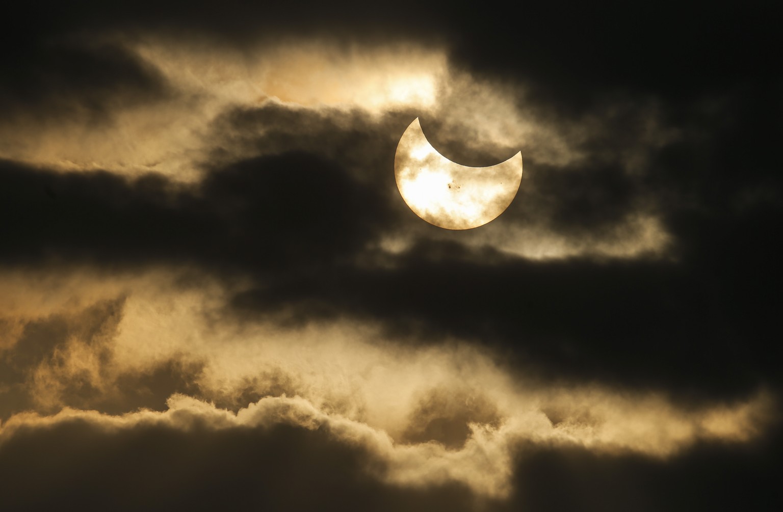 Partielle Sonnenfinsternis am 23. Oktober 2014.