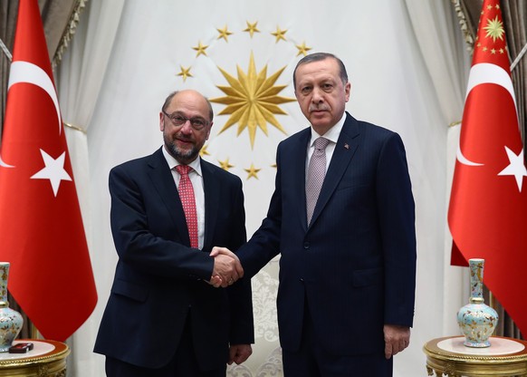 Turkey&#039;s President Recep Tayyip Erdogan, right, and European Parliament President Martin Schulz shake hands before a meeting in Ankara, Turkey, Thursday, Sept. 1, 2016. (Kayhan Ozer/Pool via AP)