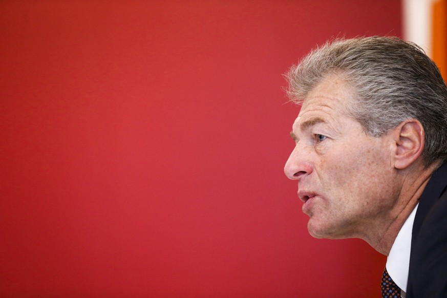 Heinz Karrer, Praesident Economiesuisse, spricht waehrend der Jahresmedienkonferenz, am Donnerstag, 26. Januar 2017, in Bern. (KEYSTONE/Peter Klaunzer)