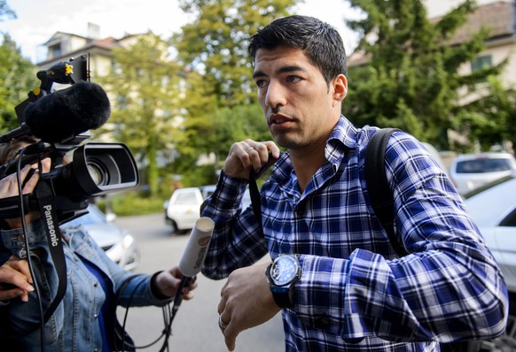 Luis Suarez geschniegelt und gestriegelt in Lausanne.