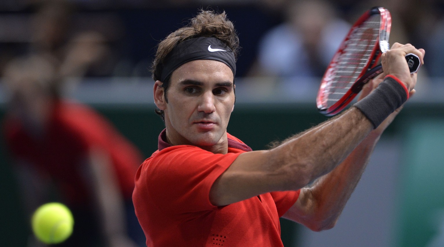 Den Achtelfinal im Blick: Roger Federer überstand sein Auftaktspiel in Paris mit mehr Mühe als ihm lieb war.