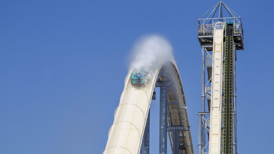 epa05464391 A handout picture obtained from Schlitterbahn Waterparks And Resorts on 08 August 2016 shows people riding the so-called Verrueckt water slide at the Schlitterbahn Kansas City Waterpark in ...