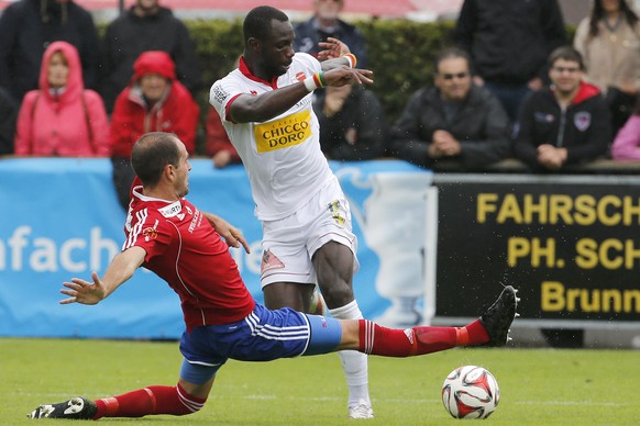 Moussa Konate im Zweikampf gegen Eigentorschütze Boris Merdovic.&nbsp;