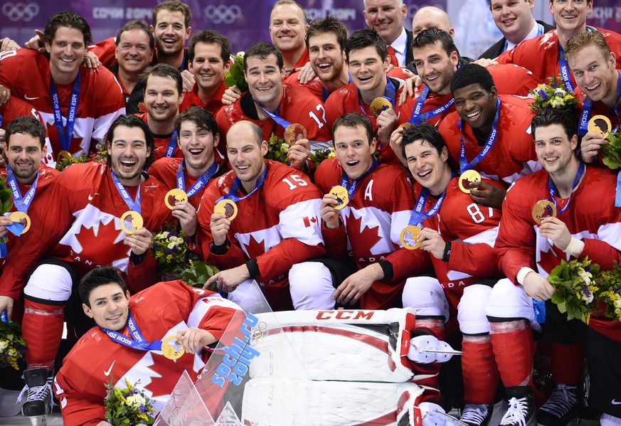 epa04097729 Team Canada pose after the medal ceremony of the Men&#039;s Gold Medal match between Sweden and Canada at the Bolshoy Ice Dome in the Men&#039;s Ice Hockey tournament at the Sochi 2014 Oly ...