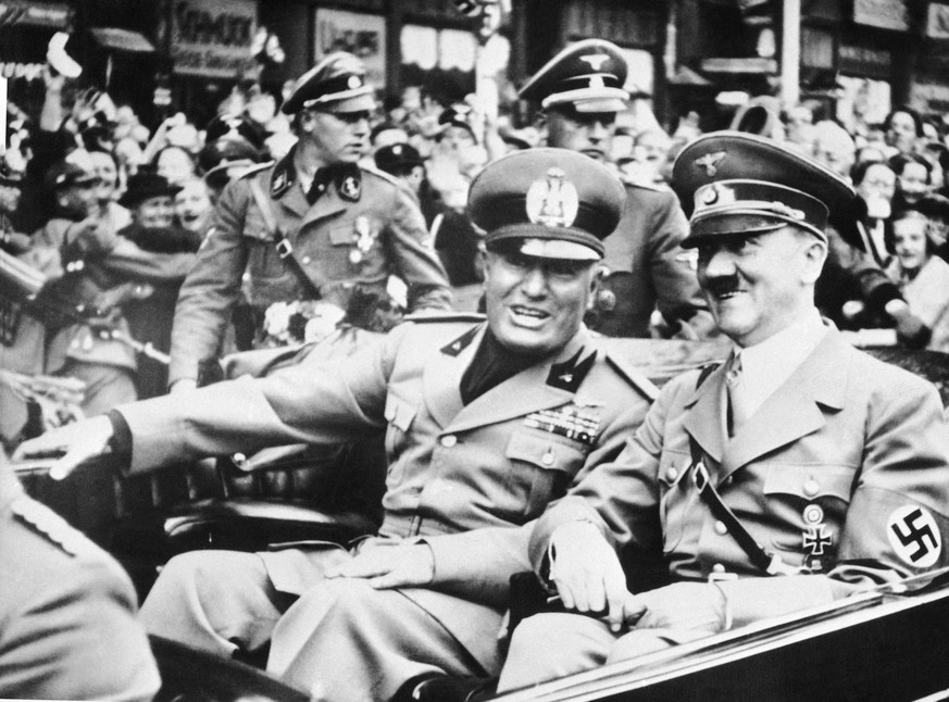 Benito Mussolini wollte das Südtirol italianisieren, Adolf Hitler unterstützte ihn dabei.