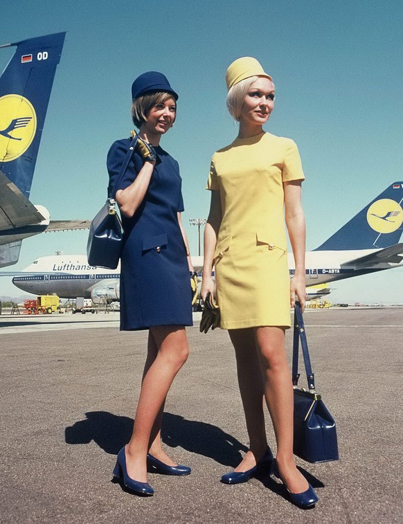 flugbegleiterin flight attendant stewardess lufthansa retro vintage fliegen http://www.german-architects.com/pages/meldungen/1506_Das-System-im-Chaos