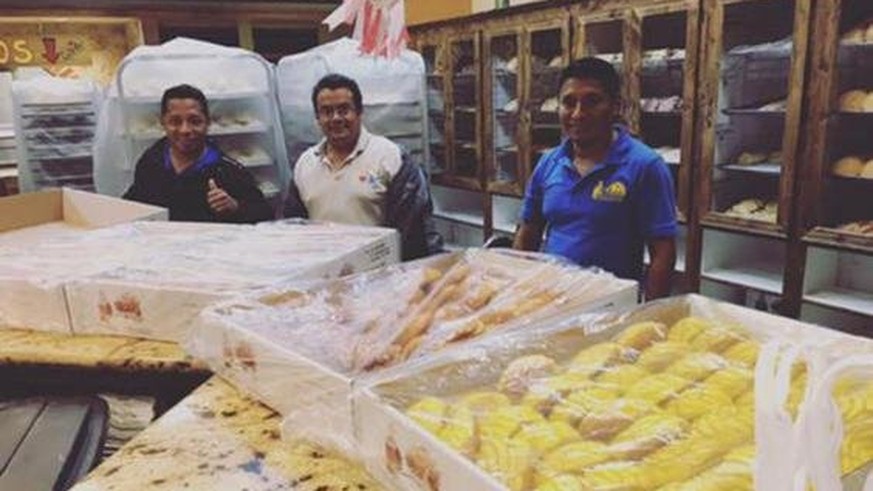 Weil sie zwei Tage in ihrer Backstube ausharren mussten, backten diese vier mexikanischen Bäcker rund zwei Tonnen frisches Brot.