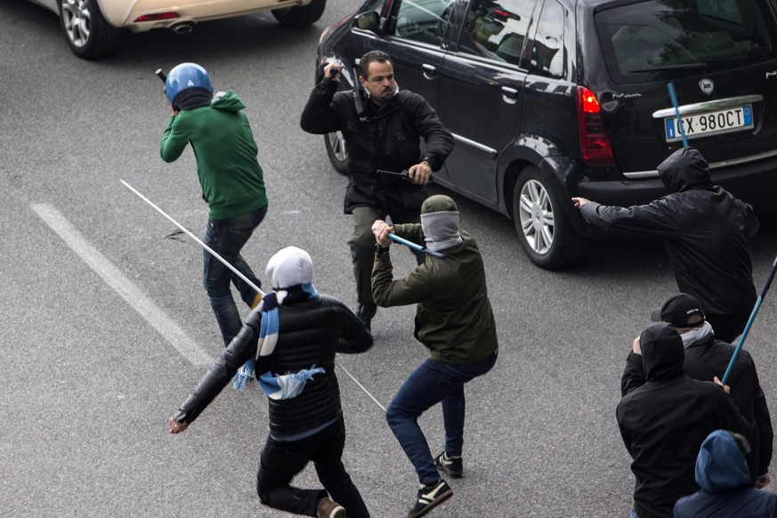 Vor dem Final der Coppa gab es zwischen den beiden Fangruppen Ausschreitungen.