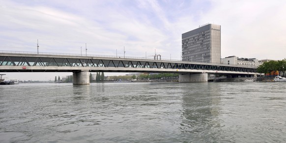 Doppelstöckige Brücken haben die Basler schon, wie man hier an der Dreirosenbrücke sieht. Jetzt sollen auch doppelstöckige Autobahnen her.