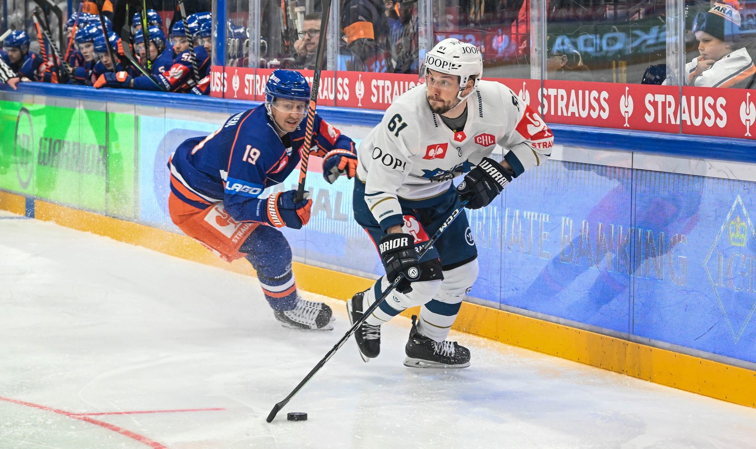 epa10398396 Sven Leuenberger (R) of Zug and Veli-Matti Savinainen (L) of Tappara in action during the Champions Hockey League Semi-Final first leg match between Tappara Tampere of Finland and Ev Zug o ...