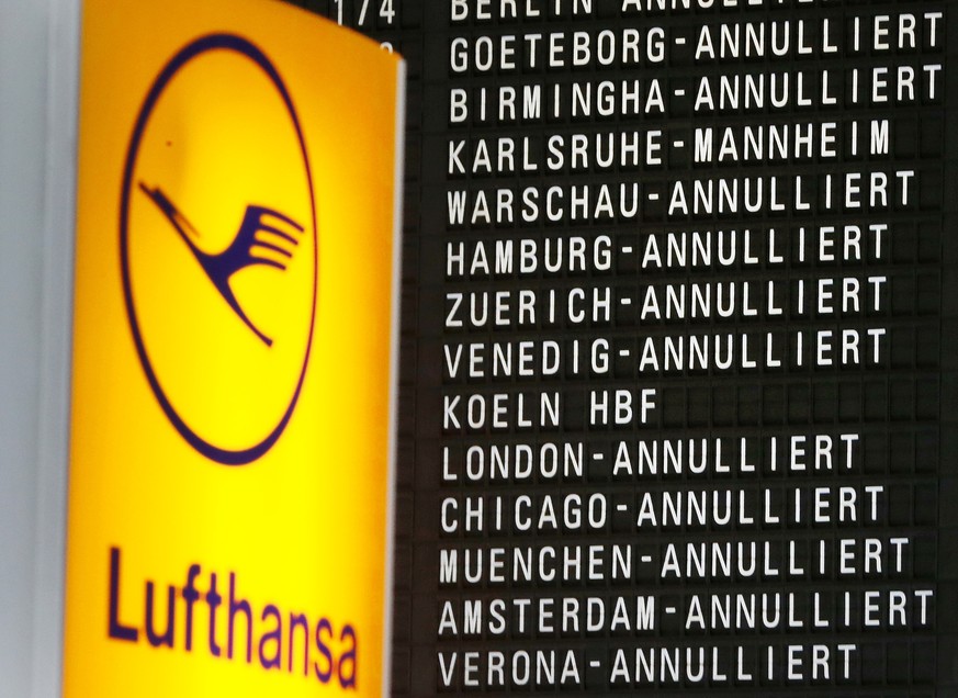 Bei der Lufthansa fallen fast 900 Flüge aus.