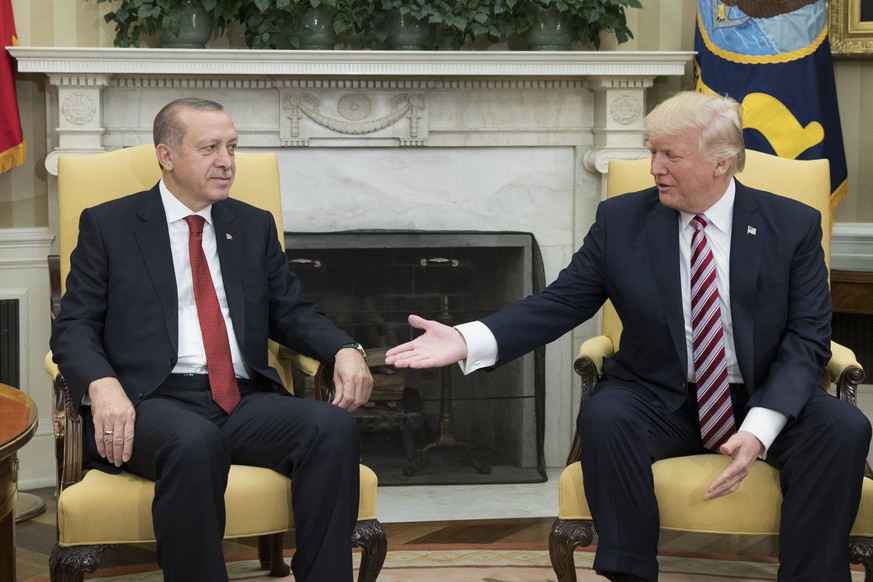 epa05968259 US President Donald J. Trump (R) extends his hand for a handshake with President of Turkey Recep Tayyip Erdogan (L), in the Oval Office of the White House in Washington, DC, USA, 16 May 20 ...