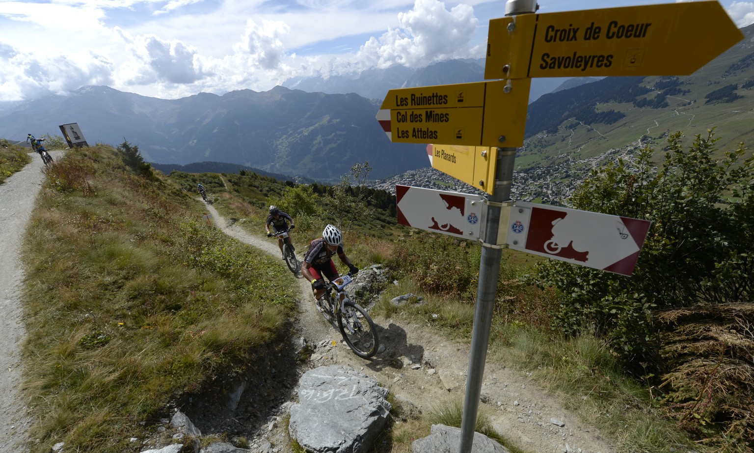 Über Stock und Stein geht es in diesen Tagen für rund 600 Mountainbiker durchs Wallis.