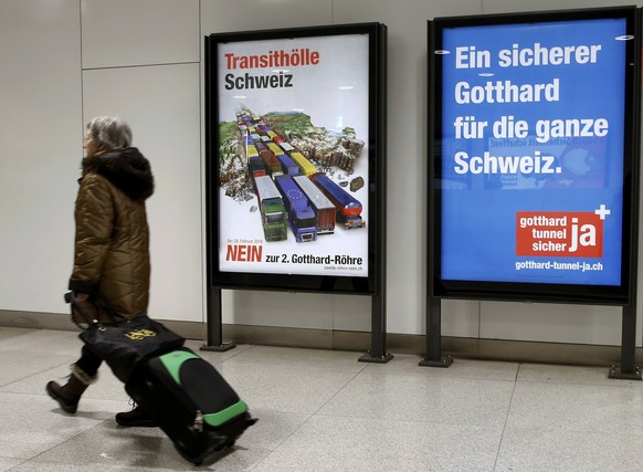Nebst den DSI-Plakaten, welche die halbe Schweiz zupflastern, gehen die Gotthard-Kampagnen beinahe unter.&nbsp;