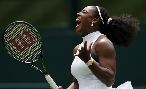 Serena Williams freut sich über den Sieg gegen Sadikovic.