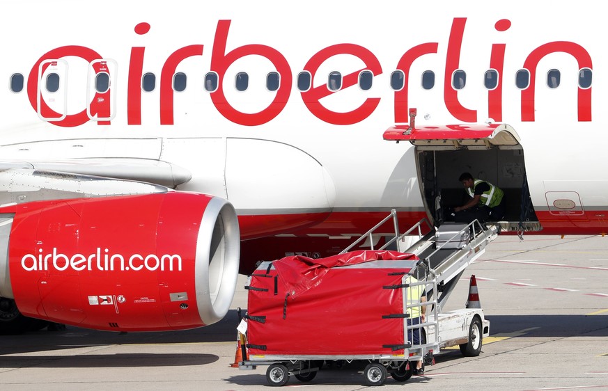 epa06145674 An airport worker puts suitcases in the haul of an Air Berlin aircraft at Airport Tegel in Berlin, Germany, 15 August 2017. Reports on 15 August 2017 state Air Berlin, Germany&#039;s secon ...