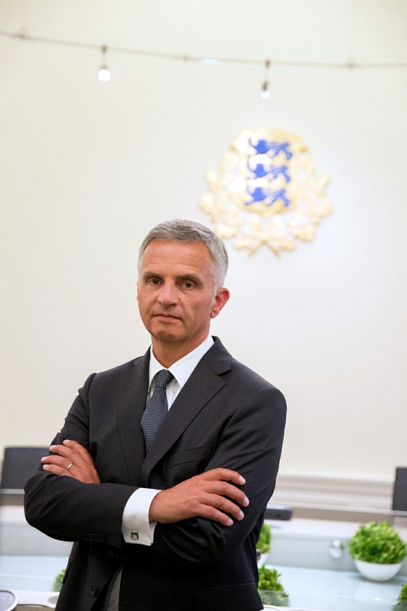 Didier Burkhalter bei OSZE-Verhandlungen in Estland - da hielt sich der Bekanntheitsgrad des Bundesrats auf Twitter noch in Grenzen.