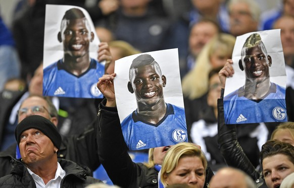 JAHRESRUECKBLICK 2016 - SPORT - Fans hold pictures of serious injured Swiss forward Breel Embolo during the German Bundesliga soccer match between FC Schalke 04 and FSV Mainz 05 in Gelsenkirchen, Germ ...