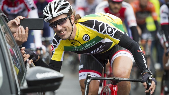 ZUR KARRIERE DES SCHWEIZER RADRENNFAHRERS FABIAN CANCELLARA STELLEN WIR IHNEN FOLGENDES BILDMATERIAL ZUR VERFUEGUNG - Fabian Cancellara from Switzerland of team Trek-Segafredo poses for a picture duri ...