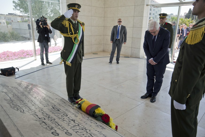 German President Frank-Walter Steinmeier lays a wreath at the grave of former Palestinian President Yasser Arafat&#039;s grave, before a meeting with Palestinian President Mahmoud Abbas, in the West B ...