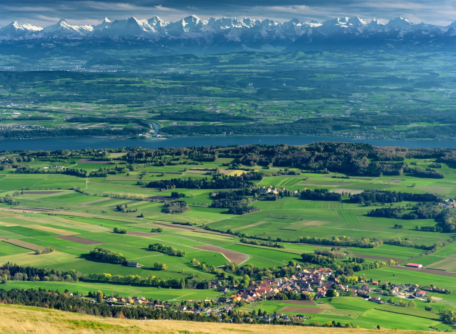 Die Berner Alpen, vom Chasseral aus gesehen

Copyright: Wikimedia Commons