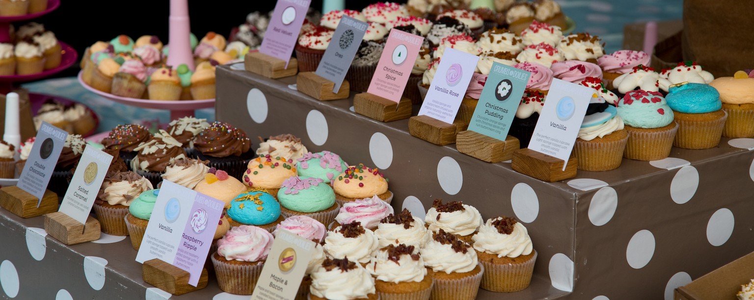 Nein. Cupcake-Läden hat es genug. Die sind alle hübsch und nett. Aber langsam haben wir's gesehen.