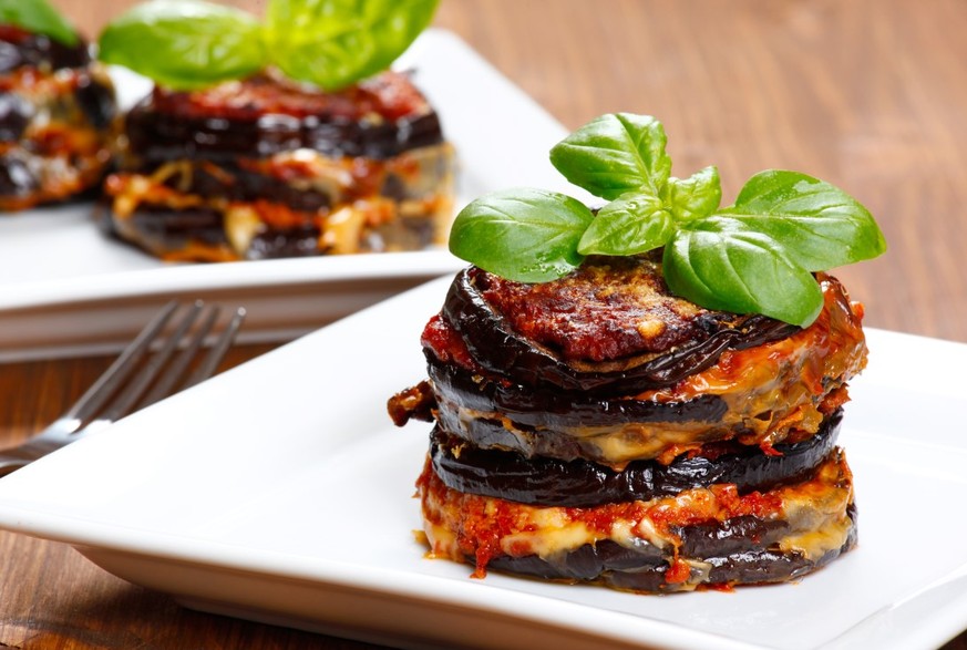 melanzane alla parmigiana aubergine ofen tomaten mozzarella italienisch essen food italien vegetarisch http://www.noidaparma.it/2015/07/09/ricetta-delle-melanzane-alla-parmigiana/