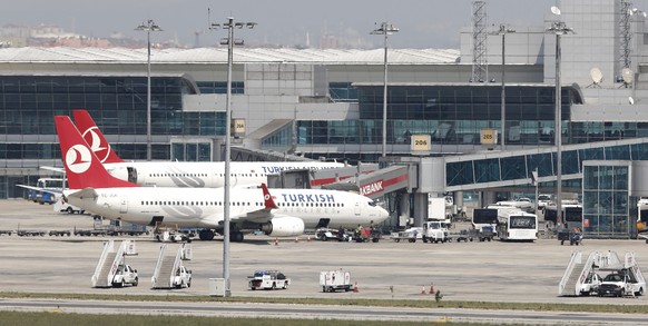 ARCHIV --- ZUR MELDUNG, DASS MEHRERE MENSCHEN AM ATATUERK FLUGHAFEN IN ISTANBUL BEI MINDESTENS ZWEI EXPLOSIONEN VERLETZT WURDEN, STELLEN WIR IHNEN AM DIENSTAG 28. JUNI 2016 FOLGENDES ARCHIVBILD ZUR VE ...