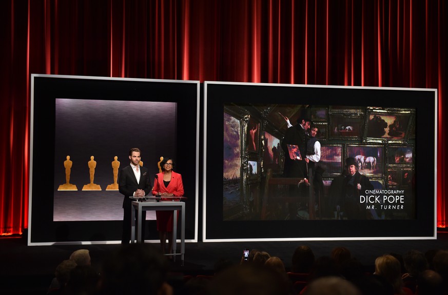 Der Schauspieler Chris Pine und Cheryl Boone Isaacs geben die Namen der Oscar-Nominierten für die beste Kameraführung bekannt.