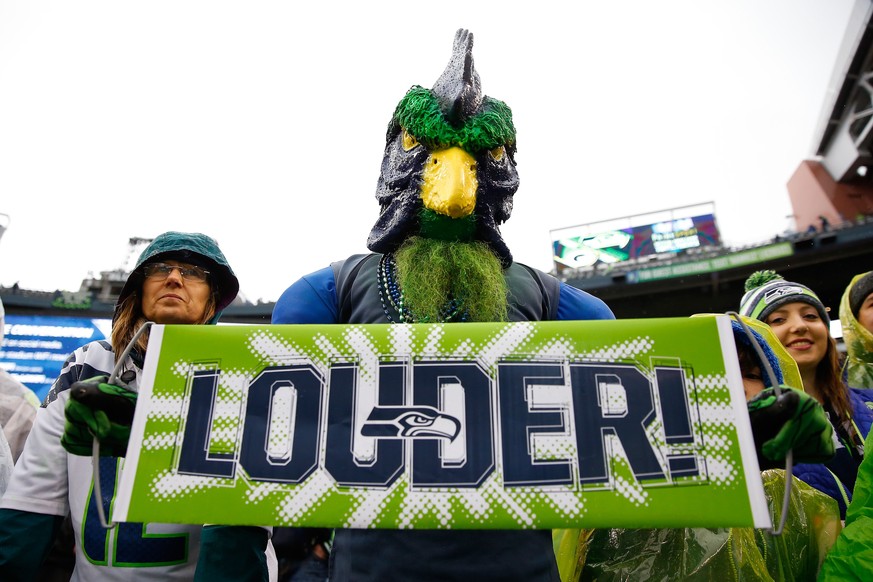 SEATTLE, WA - JANUARY 18: Seattle Seahawks fans get ready for the start of the 2015 NFC Championship game against the Green Bay Packers at CenturyLink Field on January 18, 2015 in Seattle, Washington. ...