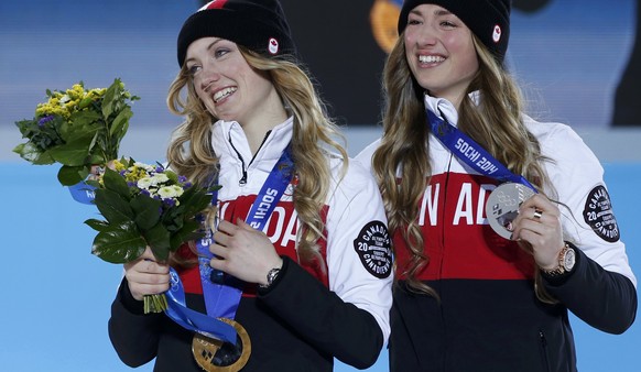 Auf der Buckelpiste feierten die Kanadierinnen Justine (links, Gold) und Chloe (Silber) Dufour-Lapointe einen Doppelsieg.