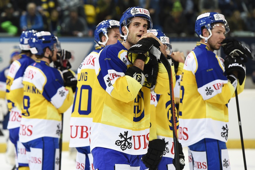 Enttäuschte Gesichter bei den HCD-Spielern nach der zweiten Spengler-Cup-Niederlage im zweiten Spiel.