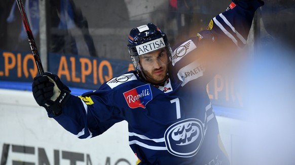 Ambri&#039;s player Thibaut Monnet celebrates the 1-1 goal, during the preliminary round game of National League A (NLA) Swiss Championship 2016/17 between HC Ambri Piotta and Fribourg-Gotteron, at th ...