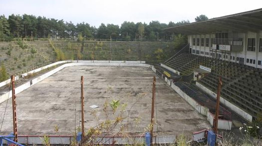 2010 wurde das&nbsp;Wilhelm-Pieck-Stadion in Weisswasser abgebrochen. Bis zu 14'000 Fans quetschten sich auf die Tribünen.
