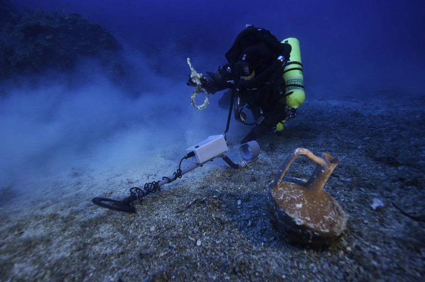 Taucher bei der Insel&nbsp;Antikythera: Hier wurde der uralte Mechanismus gefunden.