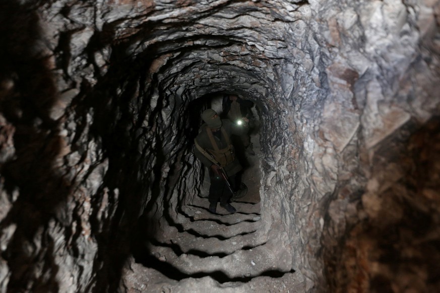 Rebel fighters inspect a tunnel they said belonged to Islamic State fighters which connects the city to Aqeel mountain, in the northern Syrian city of al-Bab, Syria March 13, 2017. REUTERS/Khalil Asha ...